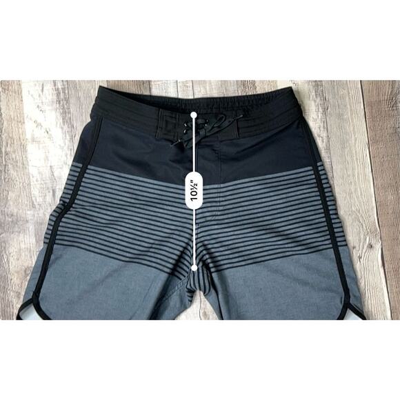 Old Navy Grey Striped Novelty Board Shorts Swim Trunks Bottom 28 Vacation Beach - Picture 4 of 7